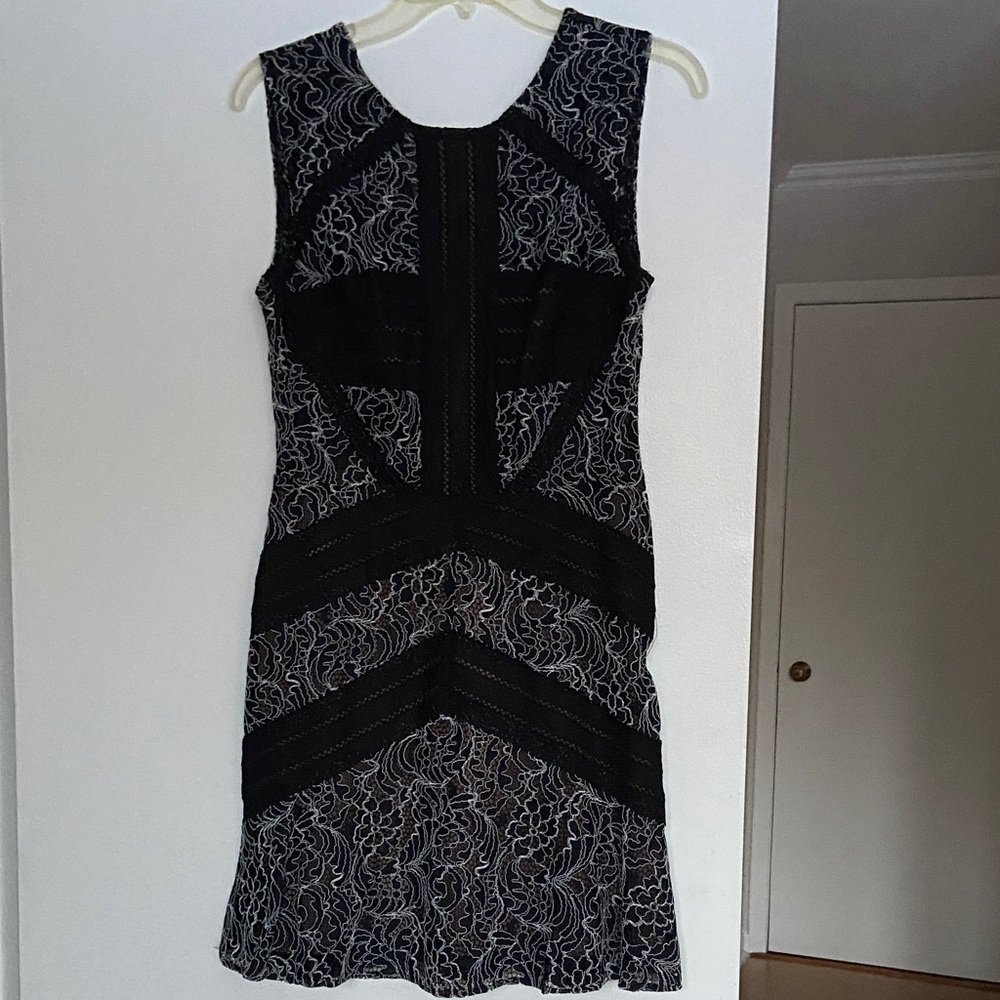 BCBGMaxazria knee length Elegant Black with white Lace Dress size 6 Small